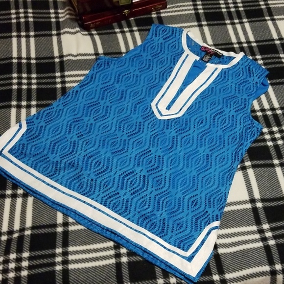 Peck & Peck Tops - PECK & PECK women's crochete top.